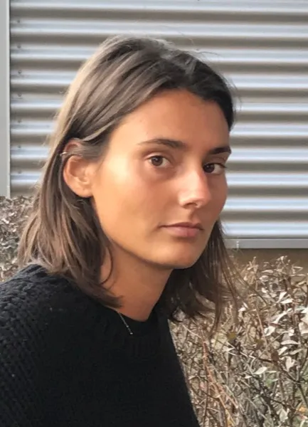 Аврил Леманн